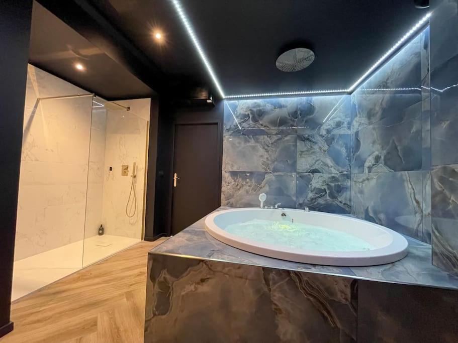 Myinsolite-L'Onyx Vauvert Bagian luar foto